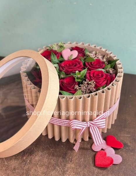 Flowerbox con rose rosse